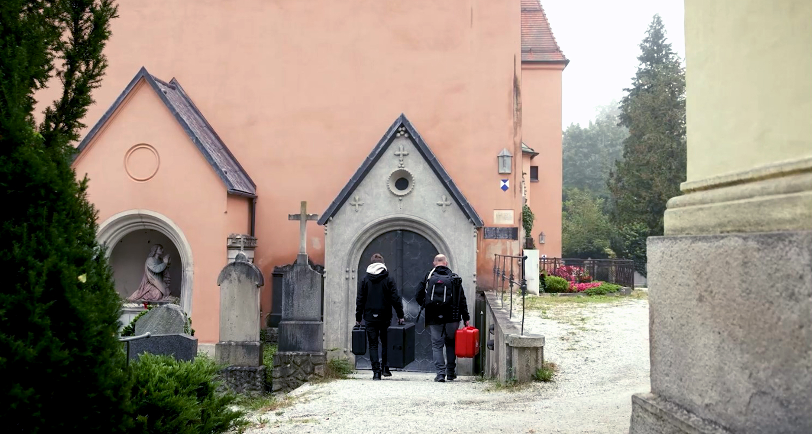 Thomas Grassl of Architecture firm, PB Grassl, captures point clouds of ancient St Severin church using Leica RTC360 3D laser scanner. 
